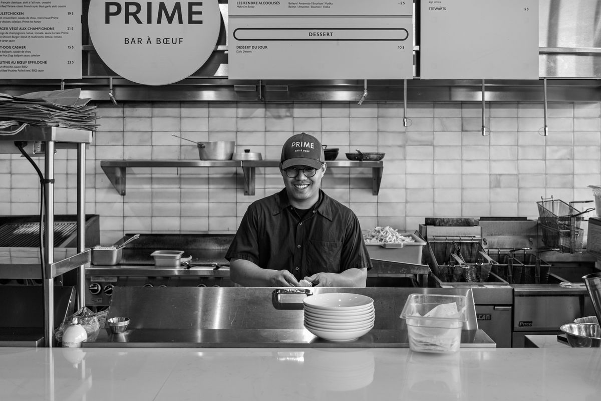 La cuisine ouverte de PRIME Bar à Bœuf, Le Fou Fou, Royalmount